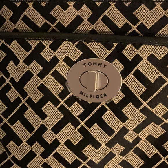Tommy Hilfiger Logo Crossbody Bag, 6”x9.5”, Black/Tan - Picture 4 of 9
